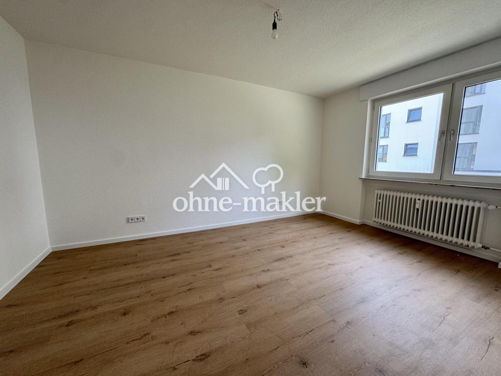 Einziehen und wohlfühlen ! Ideale, geräumige 2-Zimmer-Wohnung mit Balkon, Einbauküche und Stellplatz - Photo 1