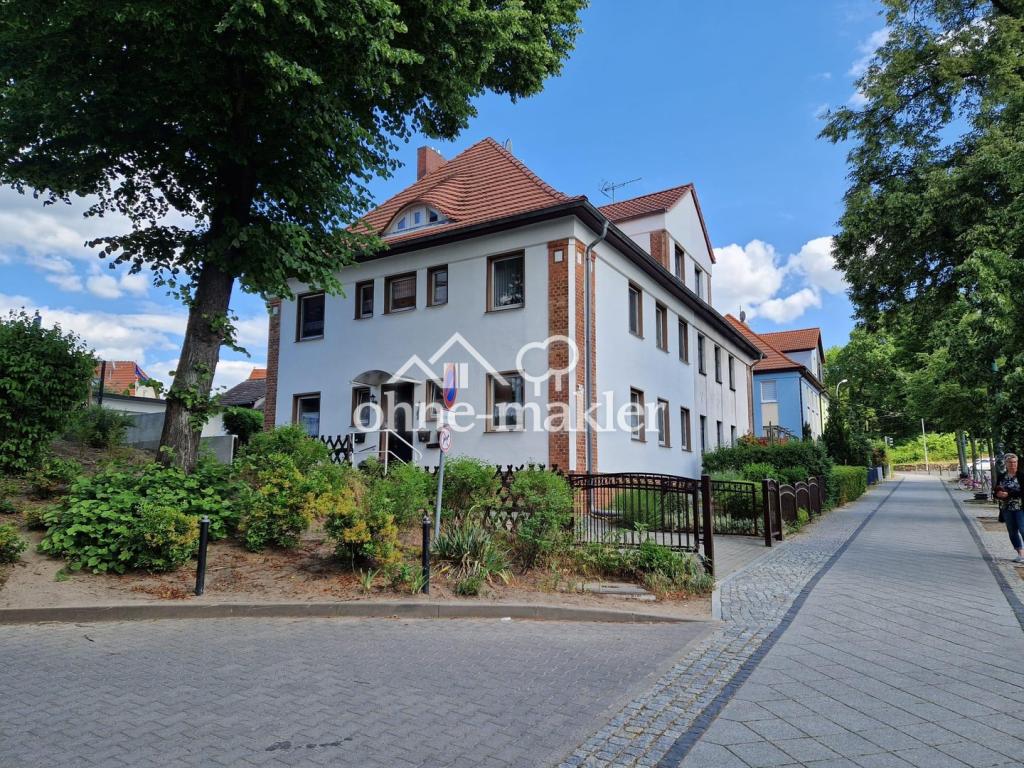 Helle 2,5-Zimmer-Wohnung mit neuer Einbauküche, Dielenboden und Gartennutzung - Photo 2