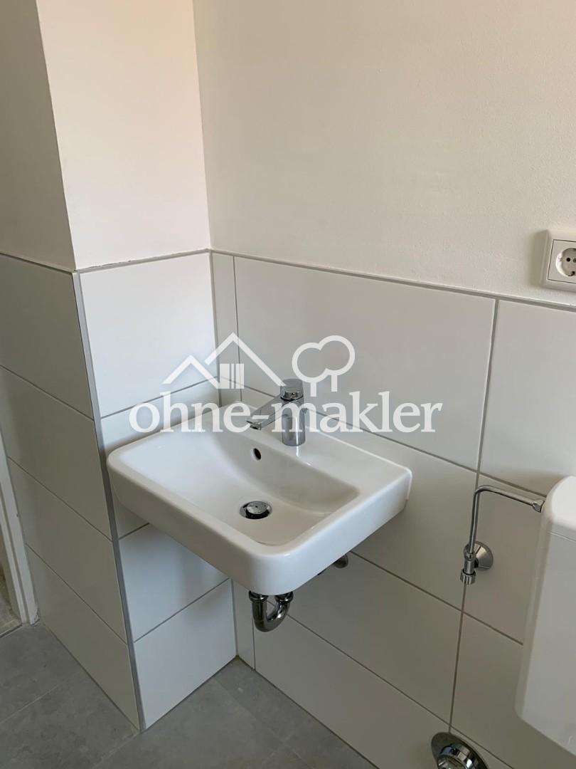 Erstbezug nach umfassender Renovierung: Moderne 2-Zimmer-Wohnung mit Balkon - Foto 2