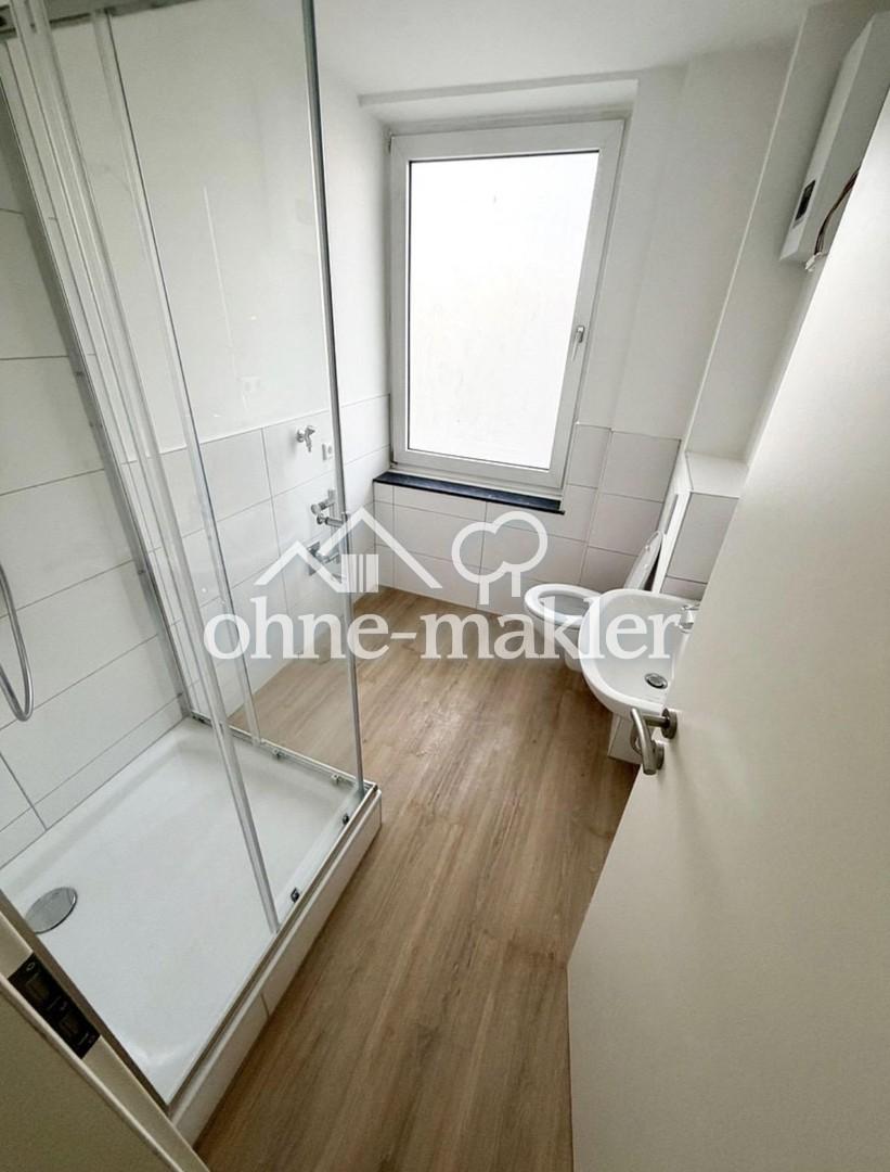 Erstbezug nach Renovierung! 2 Zimmer + Wohnküche + Bad mit Einbauküche - Foto 4