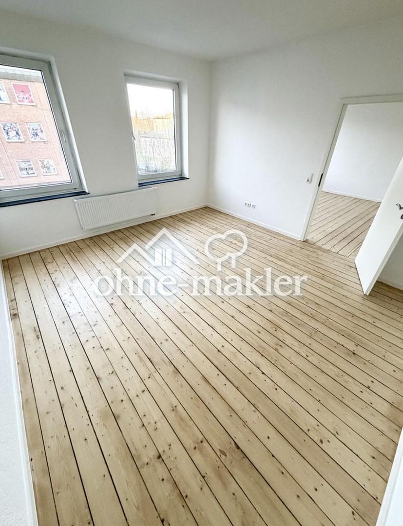Erstbezug nach Renovierung! 2 Zimmer + Wohnküche + Bad mit Einbauküche - Foto 1