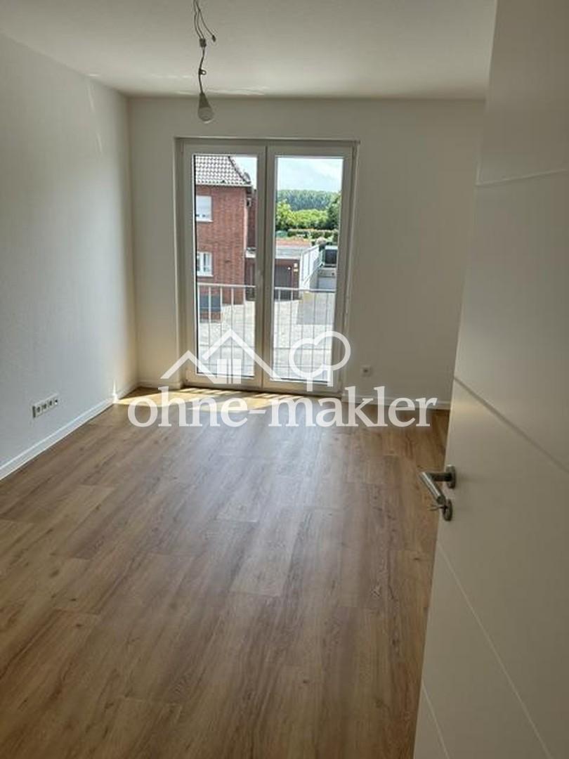 Erstbezug v. privat: Reihenmittelhaus m. Dachterrasse, PV-Anl. m. Wallbox, Garage in Korschenbr. - Foto 2