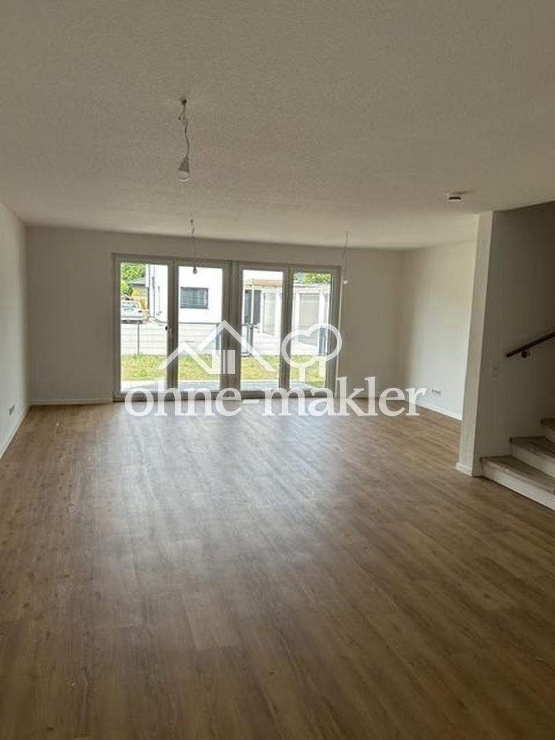 Erstbezug v. privat: Reihenmittelhaus m. Dachterrasse, PV-Anl. m. Wallbox, Garage in Korschenbr. - Foto 1