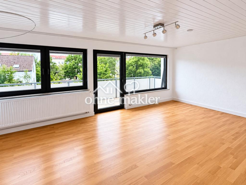 Helle, sanierte und möblierte 3-Zi DG Wohnung mit Balkon in ruhiger Wohnlage - Foto 1