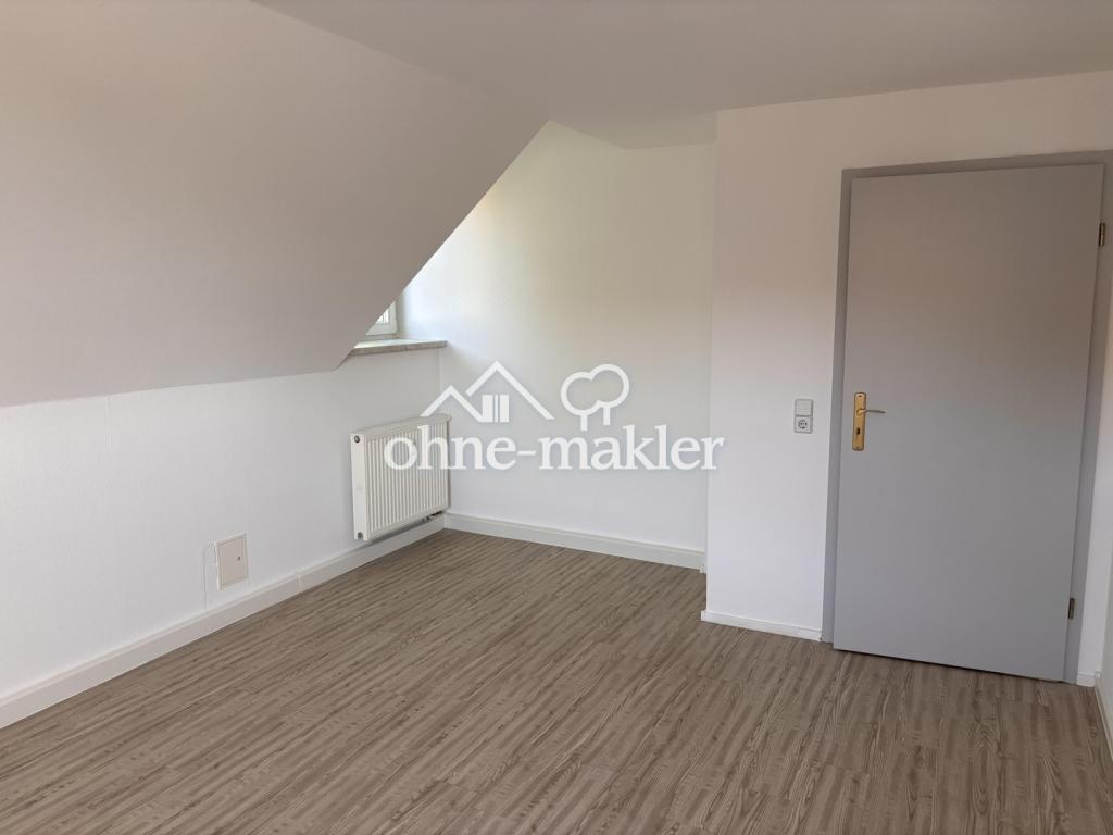 ruhige Dachgeschosswohnung mit hellen Räumen - Photo 4
