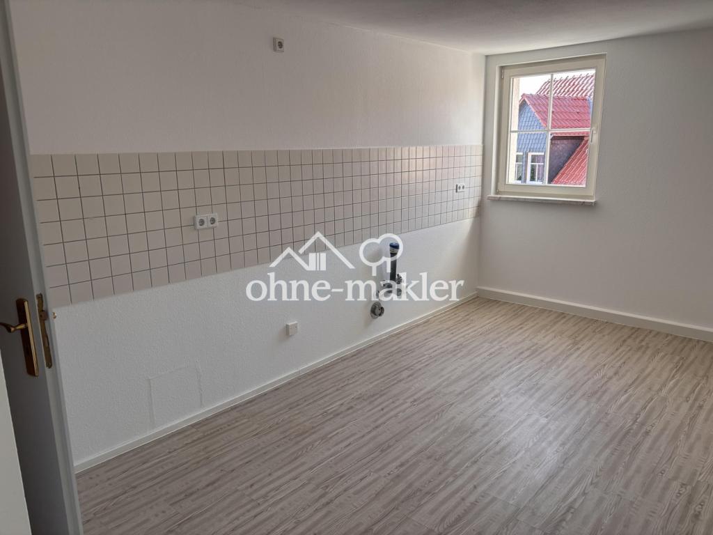 ruhige Dachgeschosswohnung mit hellen Räumen - Photo 2