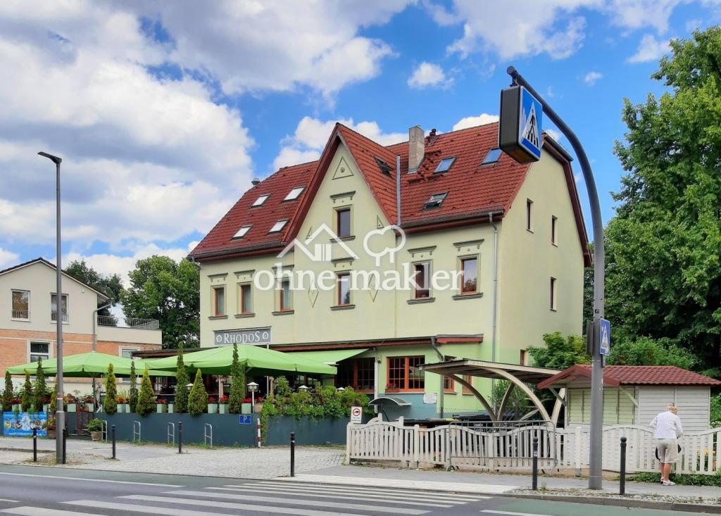 Lichtdurchflutete 2-Zimmer-Dachgeschosswohnung mit neuer Einbauküche in Berlin-Grünau - Photo 3