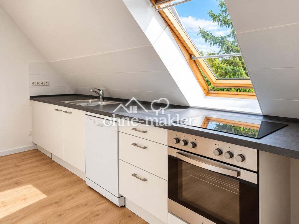 Lichtdurchflutete 2-Zimmer-Dachgeschosswohnung mit neuer Einbauküche in Berlin-Grünau - Photo 1