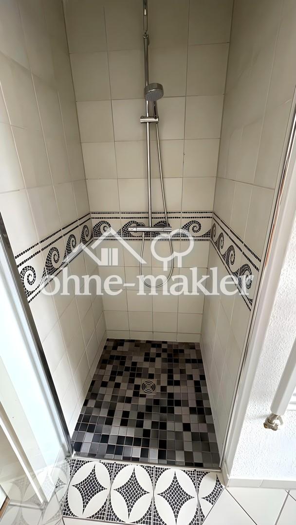 Designer-Bad/Parkett/großer Balkon: Charmante 3-Zi-Wohnung mit EBK / 3. OG - Foto 5