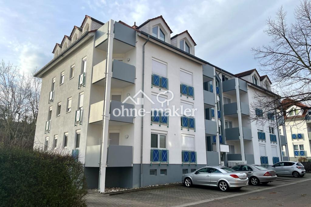 Helle 2-Zimmer-Dachgeschosswohnung mit Balkon, Einbauküche und 2 Stellplätzen in Eisenberg - Photo 3