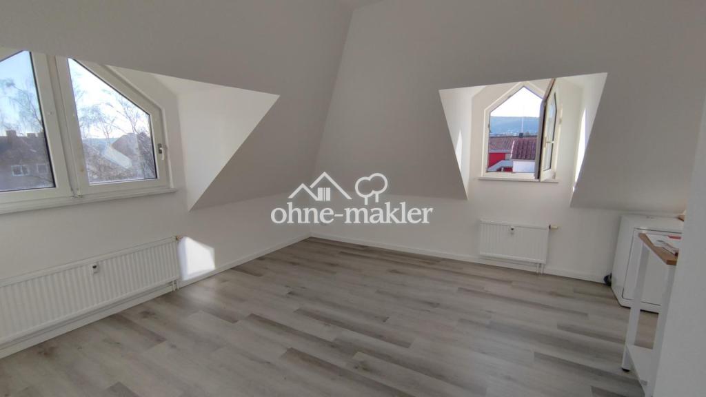 Helle 2-Zimmer-Dachgeschosswohnung mit Balkon, Einbauküche und 2 Stellplätzen in Eisenberg - Photo 4