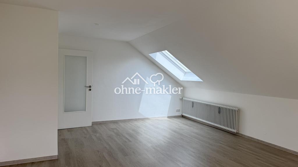 Modernisierte Dachgeschosswohnung im ruhigen 3-Parteien-Haus in Gablingen - Photo 3