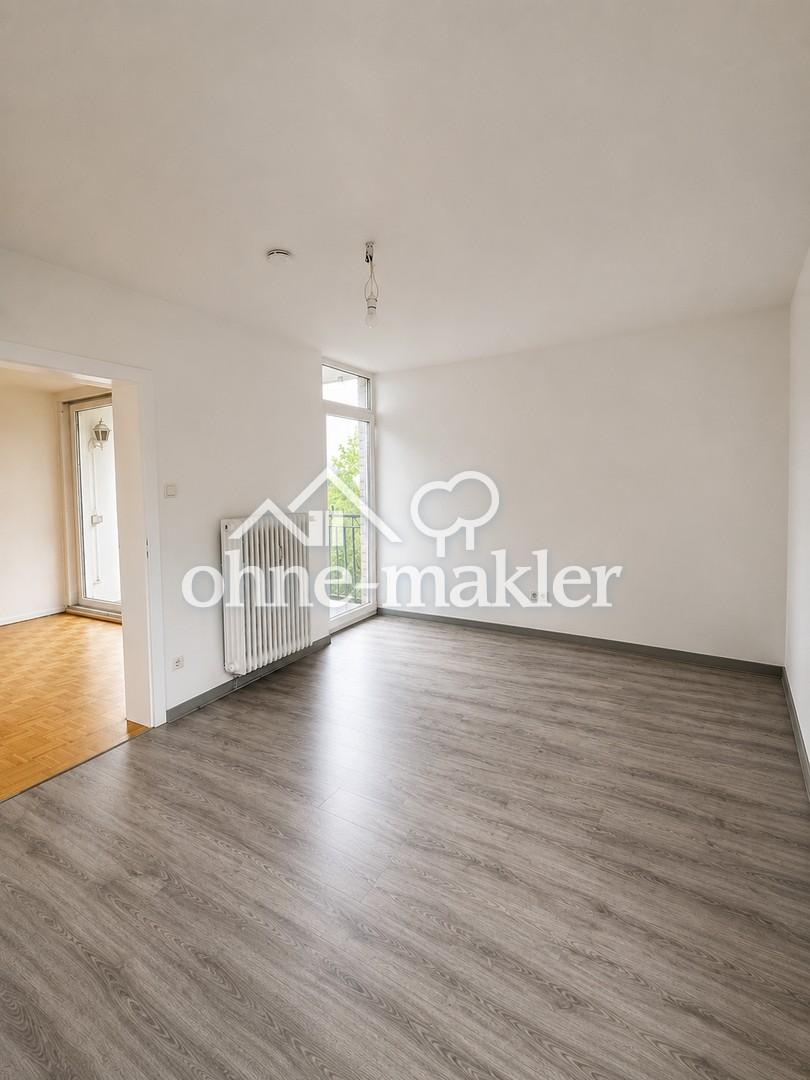 Frisch renovierte 2-Zimmer-Wohnung mit großem Balkon, neuer Einbauküche und Aufzug in Innenstadtlage - Photo 2