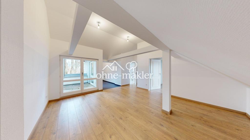 Lichtdurchflutetes 2-Zimmer DG-Schmuckstück mit Ost-Balkon und neuer Einbauküche - Photo 1