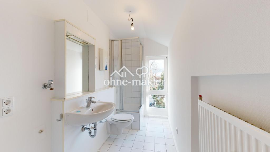 Lichtdurchflutetes 2-Zimmer DG-Schmuckstück mit Ost-Balkon und neuer Einbauküche - Photo 2