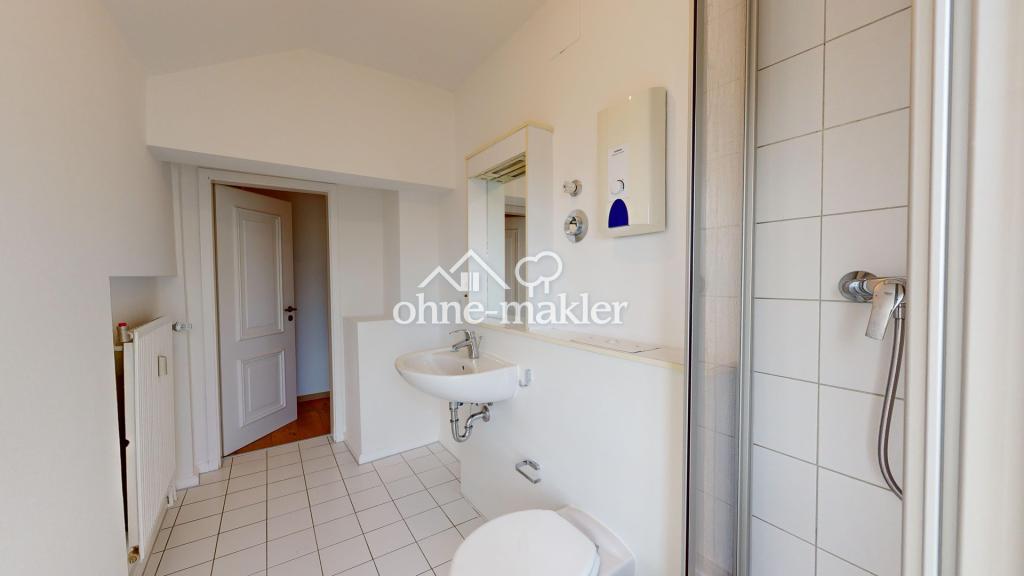 Lichtdurchflutetes 2-Zimmer DG-Schmuckstück mit Ost-Balkon und neuer Einbauküche - Photo 3