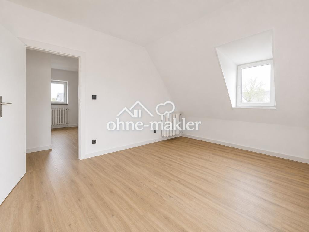Frisch modernisierte 2-Zimmer-Dachgeschosswohnung mit Einbauküche in Bochum-Wattenscheid - Photo 1