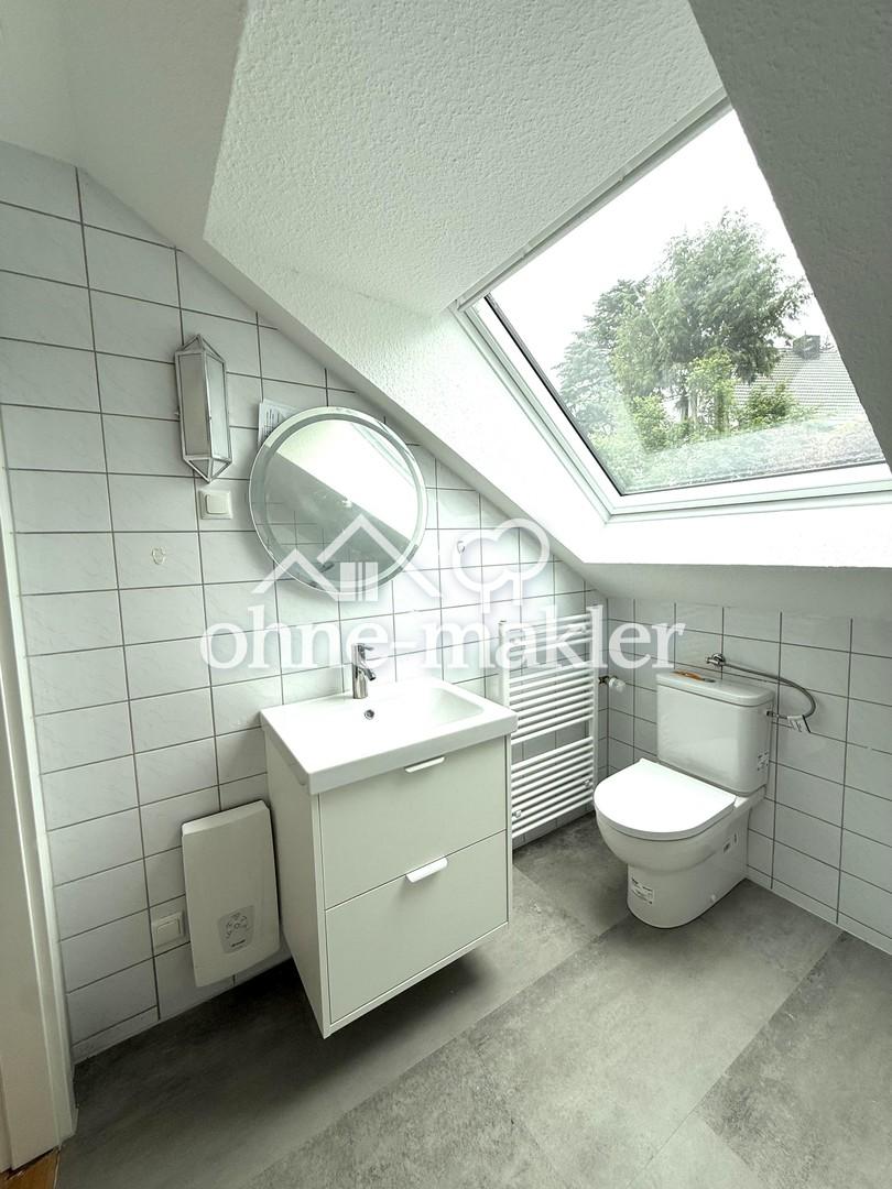 helle, geräumige & frisch renovierte 2 Zimmer Dachgeschosswohnung - Foto 2