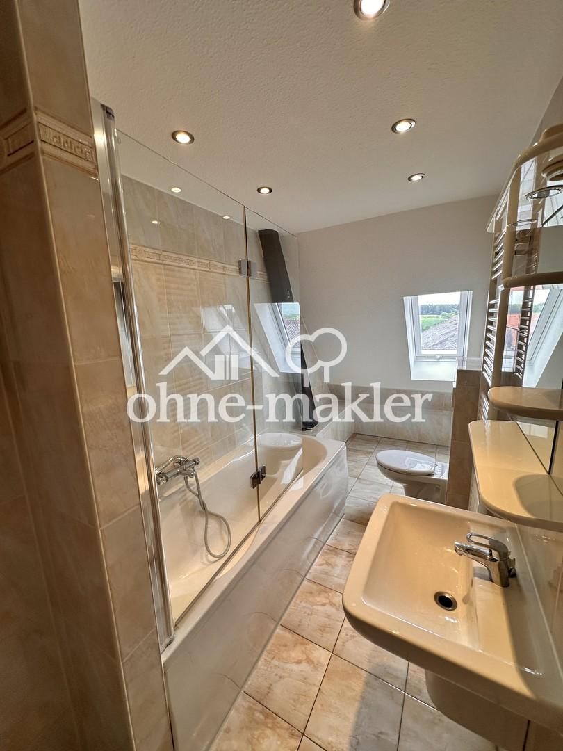 Maisonette-Wohnung mit großer 40m² Dachterrasse in Sinsheim-Hilsbach - Photo 1