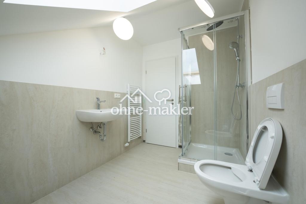 Frisch renovierte 4-Zimmer-Dachgeschosswohnung mit ca. 129 m² Wohnfläche - Photo 1