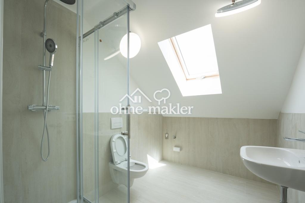 Frisch renovierte 4-Zimmer-Dachgeschosswohnung mit ca. 129 m² Wohnfläche - Photo 2