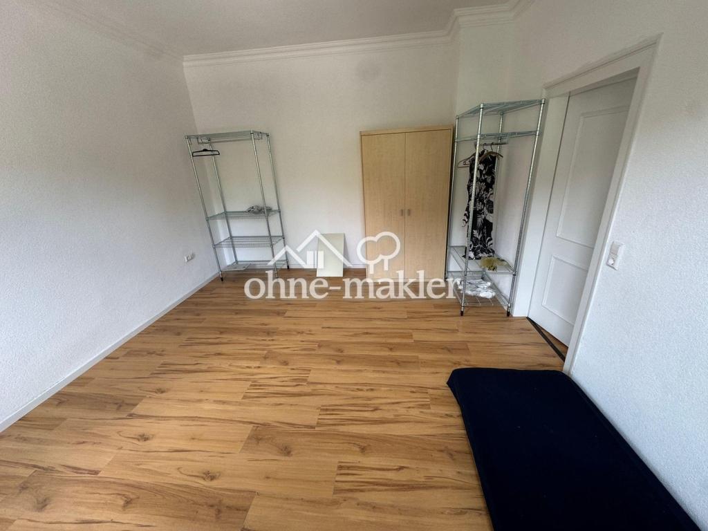Vollsanierte schöne Stadtwohnung mit neuem Bad und Einbauküche sowie moderner Fernwärmeheizung - Photo 4