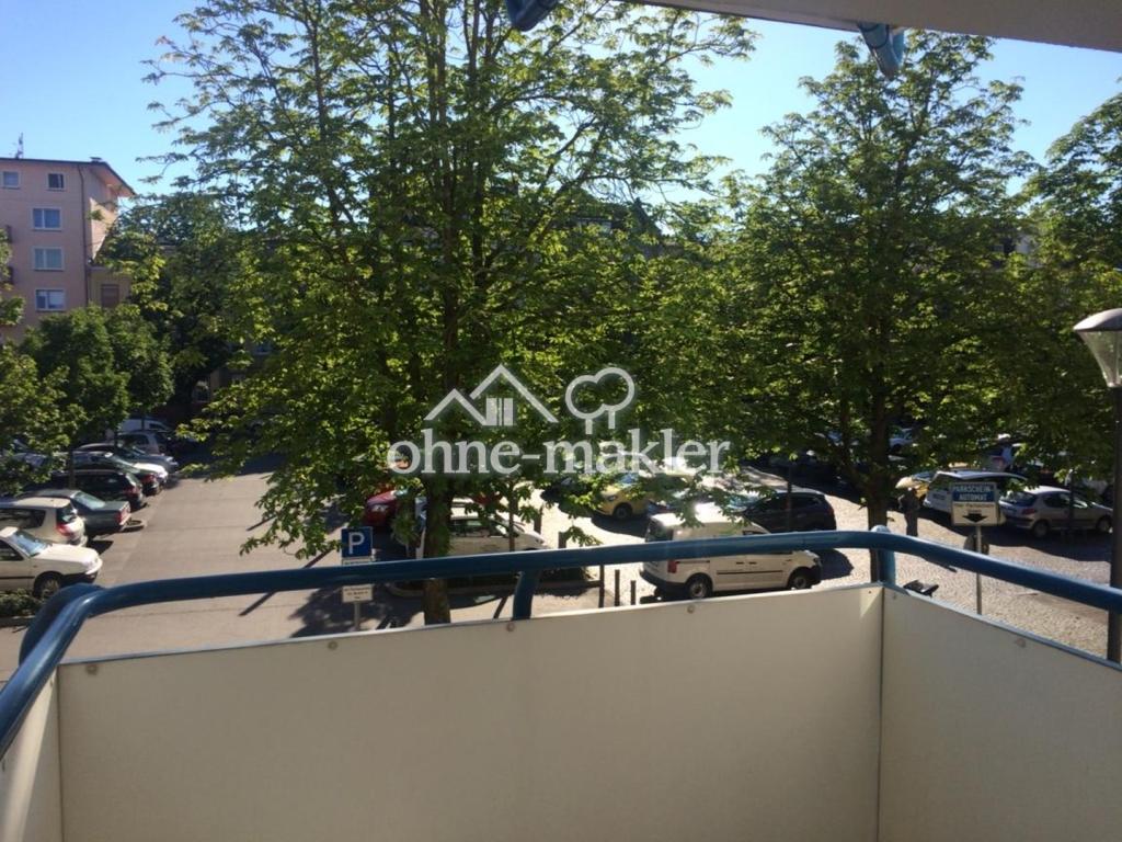 zentrale und verkehrsberuhigte Lage teilmöblierte Wohnung direkt am Wilhelmsplatz mit Aufzug - Photo 5