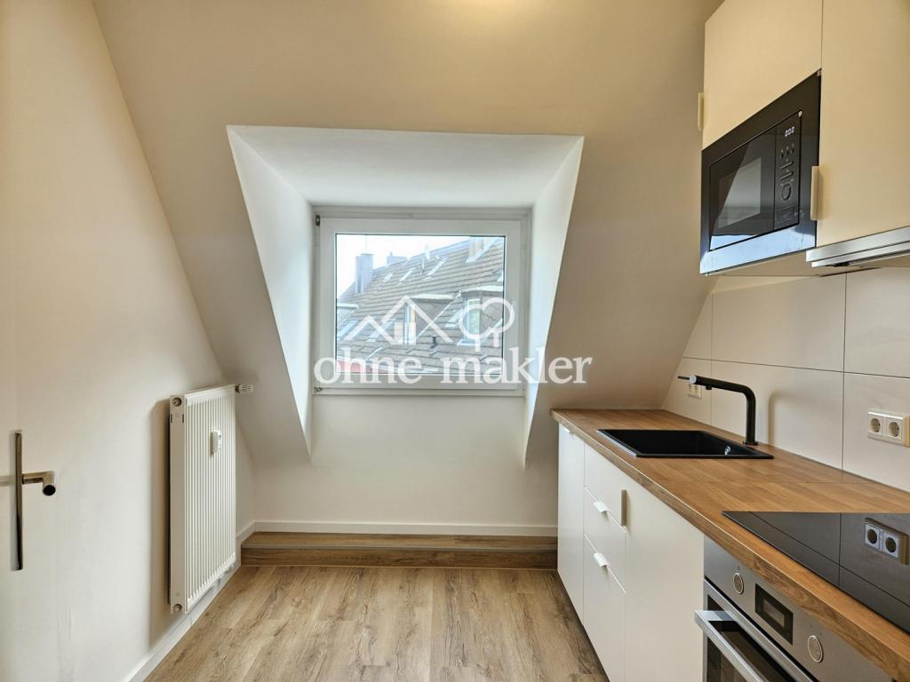 Frisch sanierte Dachgeschosswohnung mit neuer Einbauküche - Photo 2