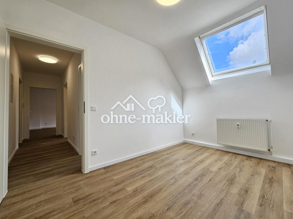 Frisch sanierte Dachgeschosswohnung mit neuer Einbauküche - Photo 5