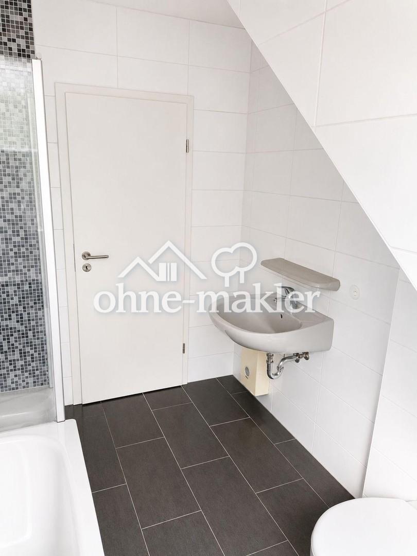 Frisch renovierte 4-Zimmer-Dachgeschosswohnung mit Balkon in ruhiger Lage - Foto 4