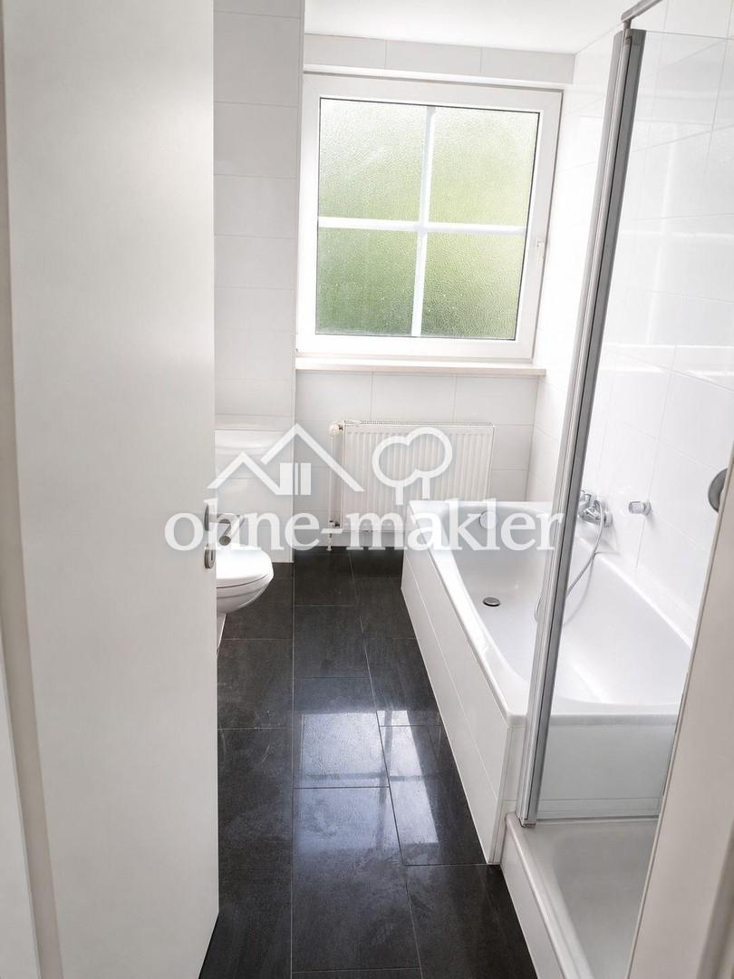 Frisch renovierte 4-Zimmer-Dachgeschosswohnung mit Balkon in ruhiger Lage - Photo 2
