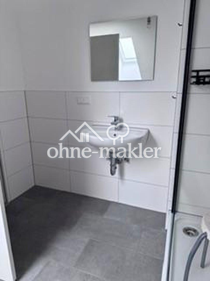 Charmante 2 Zimmer-Dachgeschosswohnung in Mannheim-Friedrichsfeld -frisch renoviert - Photo 3