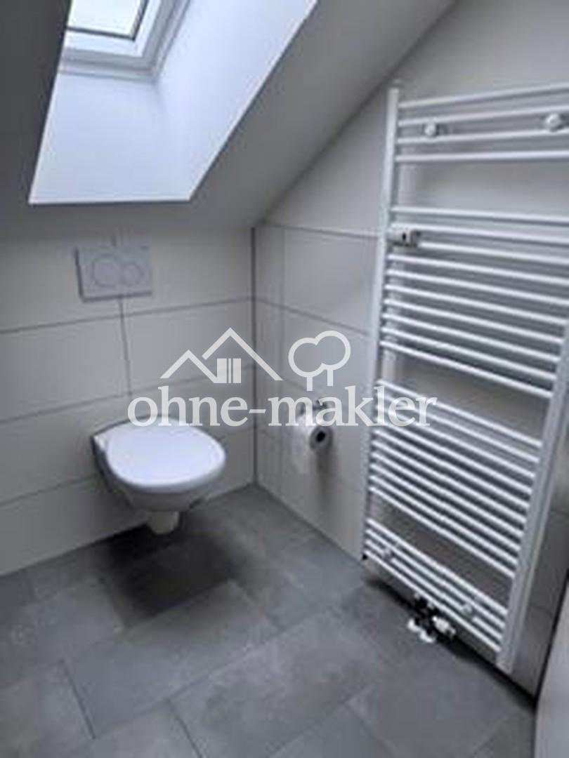 Charmante 2 Zimmer-Dachgeschosswohnung in Mannheim-Friedrichsfeld -frisch renoviert - Photo 2