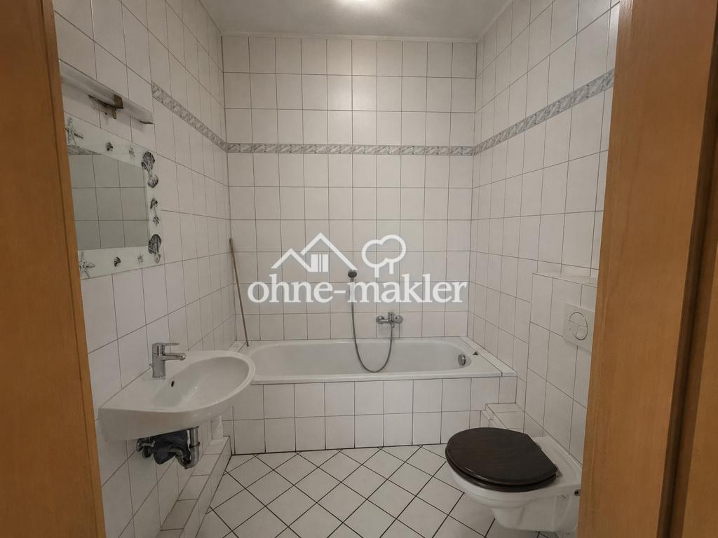 Helle 2-Zimmer-Altbauwohnung mit Einbauküche - Photo 2