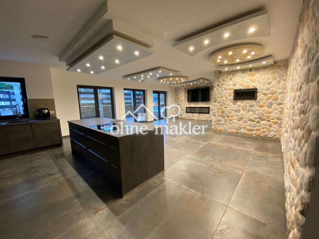 ATRAKTIVE GROßZÜGIGE 5 ZIMMER ERDGESCHOSSWOHNUNG MIT GROßER TERRASSE UND GROßEM GARTEN - Foto 2