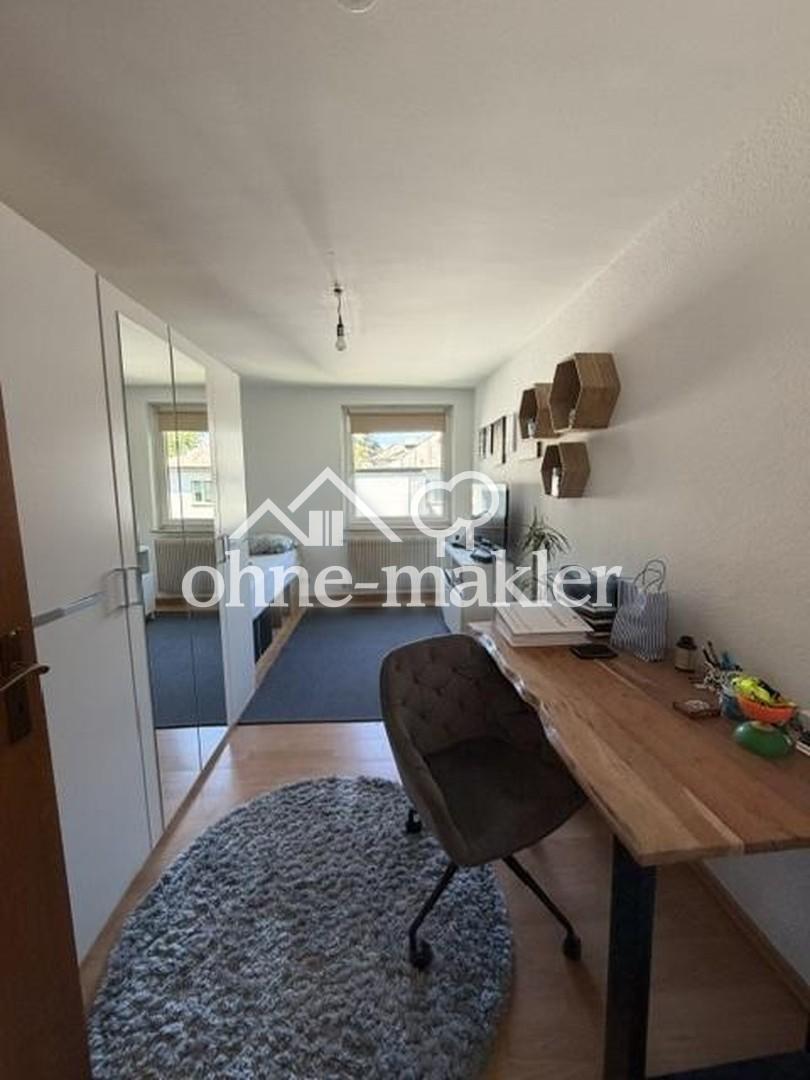 Würzburg- 4-Zi, sehr hell, gr. Balkon, Garage, Stellplatz ab 1.8. - Photo 4