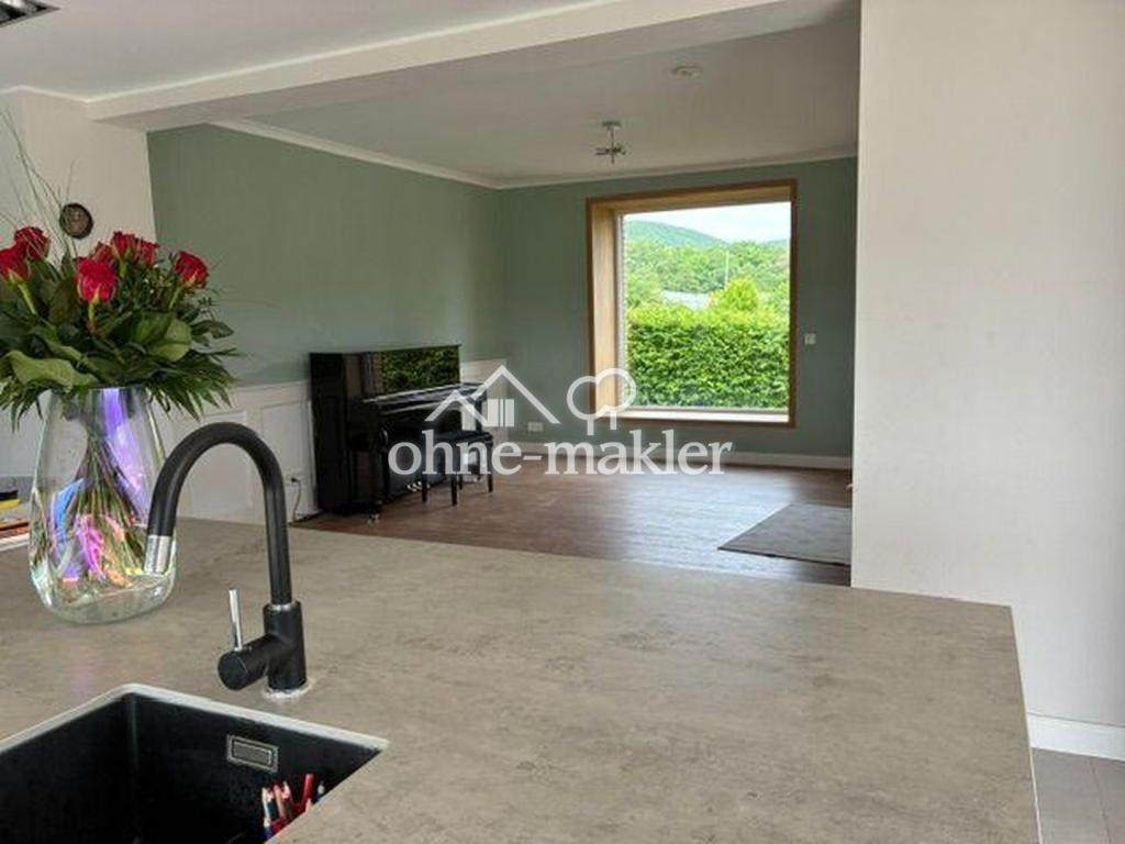 Modernes Familienhaus, Designer-Küche und Blick ins Grüne - Photo 1