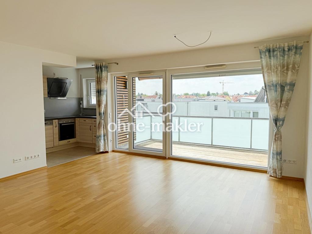 Gut gelegene, ruhige, helle Wohnung mit Balkon, Einbauküche, Aufzug, Garagen- und Außenstellplatz - Photo 1