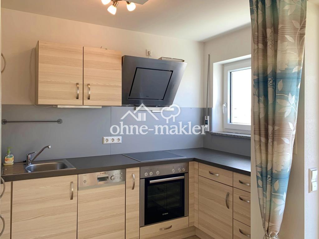 Gut gelegene, ruhige, helle Wohnung mit Balkon, Einbauküche, Aufzug, Garagen- und Außenstellplatz - Photo 3