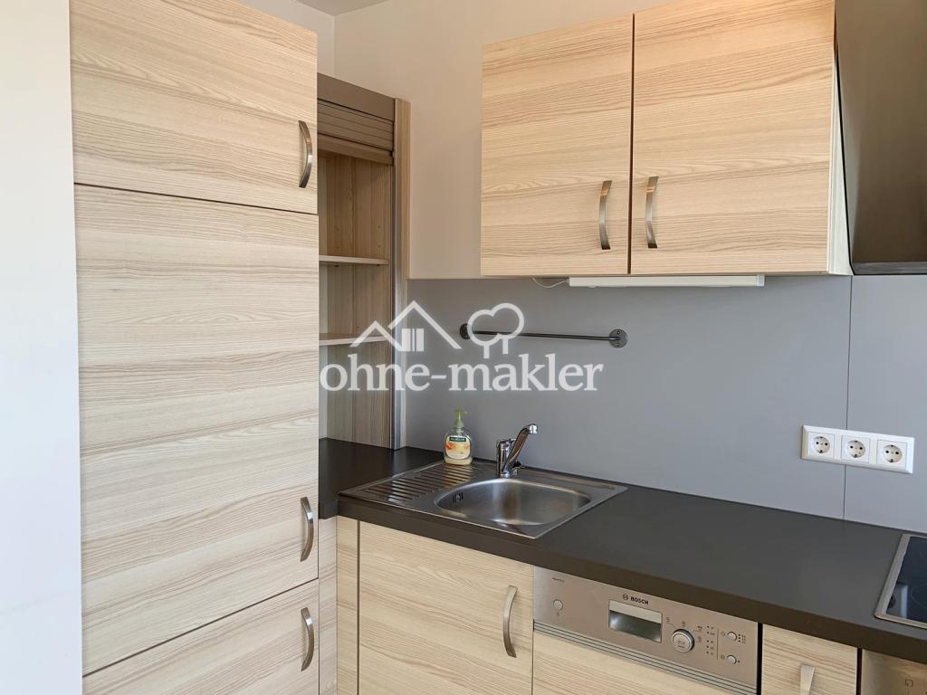Gut gelegene, ruhige, helle Wohnung mit Balkon, Einbauküche, Aufzug, Garagen- und Außenstellplatz - Photo 2