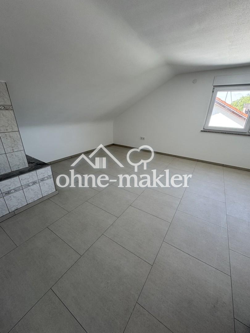 Erstbezug nach Kernsanierung: Moderne 3-Zimmer-Dachgeschosswohnung mit neuer Einbauküche - Photo 5