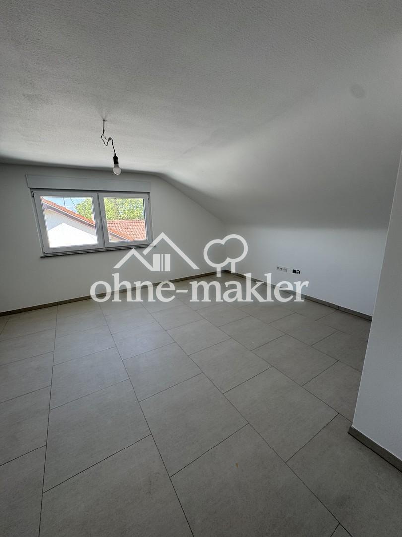 Erstbezug nach Kernsanierung: Moderne 3-Zimmer-Dachgeschosswohnung mit neuer Einbauküche - Foto 4