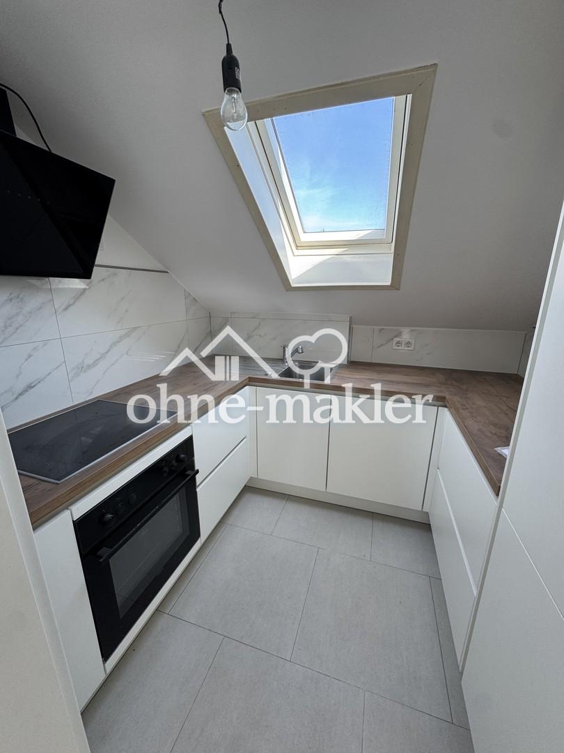 Erstbezug nach Kernsanierung: Moderne 3-Zimmer-Dachgeschosswohnung mit neuer Einbauküche - Foto 1