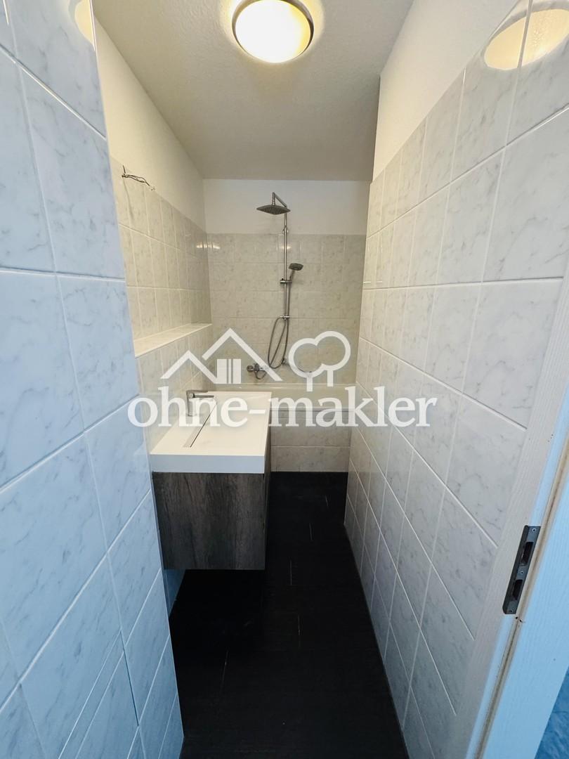 Moderne 2-Zi. Wohnung mit Fahrstuhl und Tiefgaragenstellplatz - Photo 4
