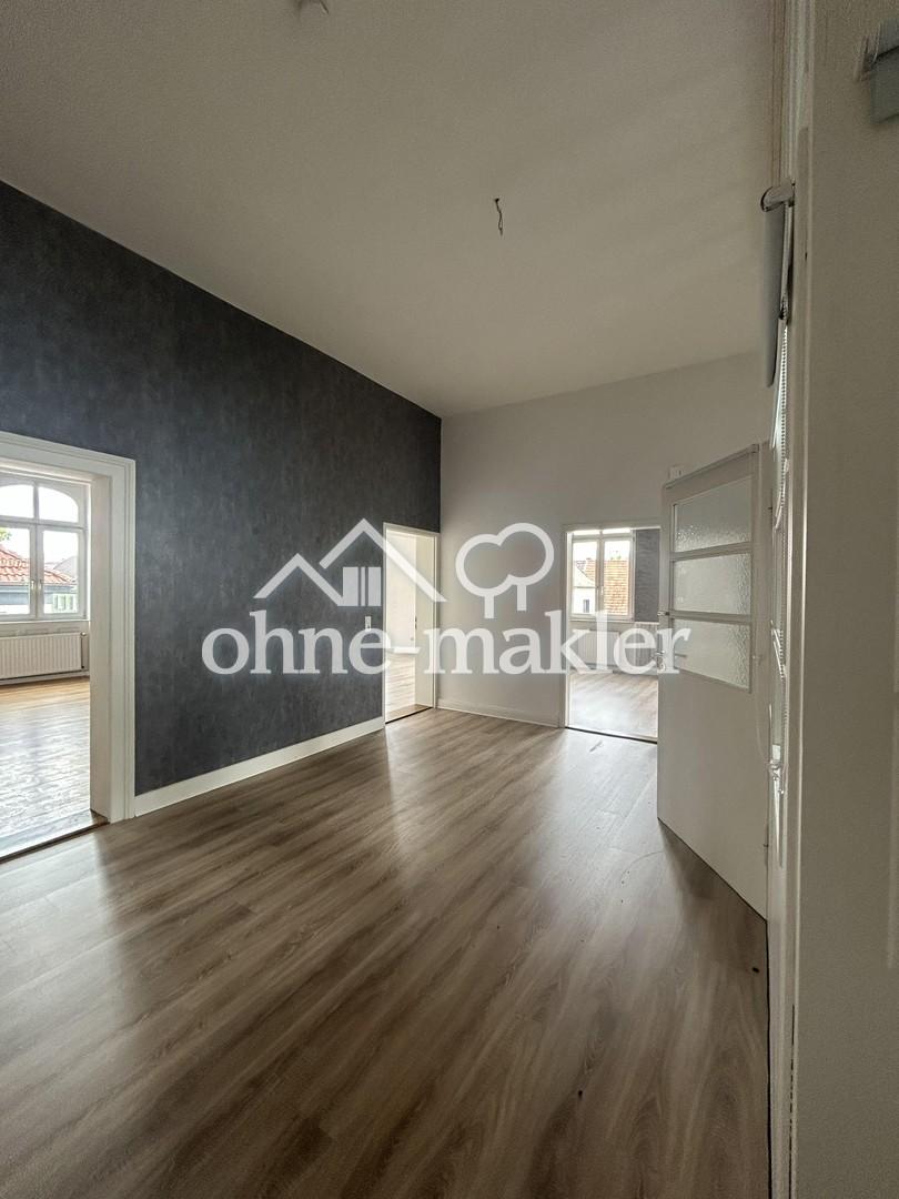 Wohnen mit Geschichte – Charmante Altbauwohnung im denkmalgeschützten Ensemble - Photo 1
