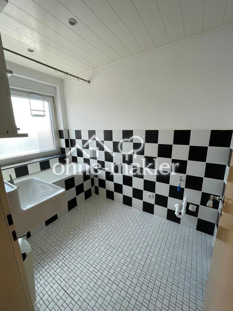 Schöne 3-Zimmer-DG-Wohnung mit Einbauküche in Wesel-Büderich - Foto 4