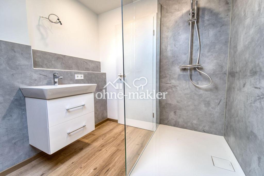 Kernsanierte DG-Wohnung mit neuer Einbauküche zu vermieten - Foto 5