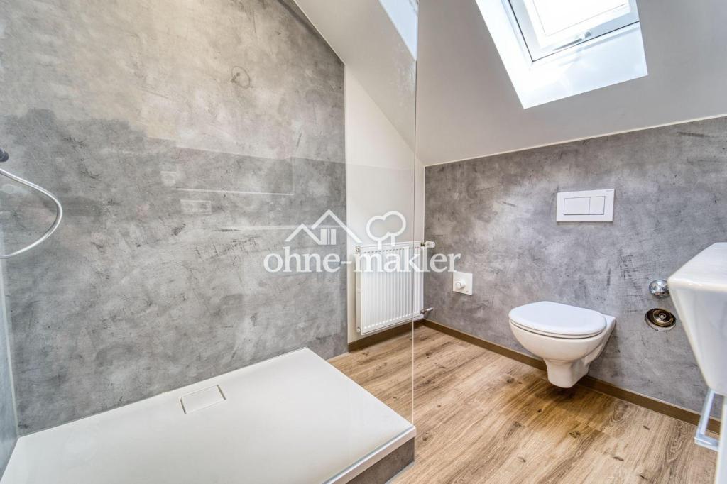 Kernsanierte DG-Wohnung mit neuer Einbauküche zu vermieten - Foto 4