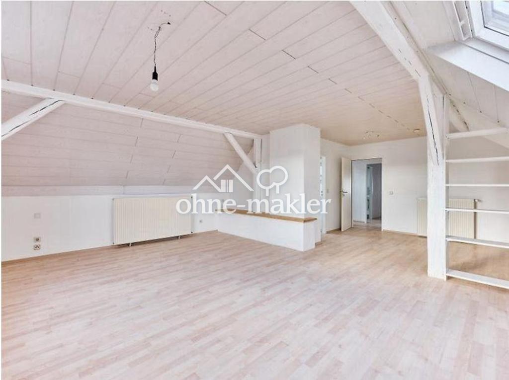 Helle 2-Zimmer-DG mit Küche, neue Fenster, Stellplatz + Wärmepumpe - Photo 2