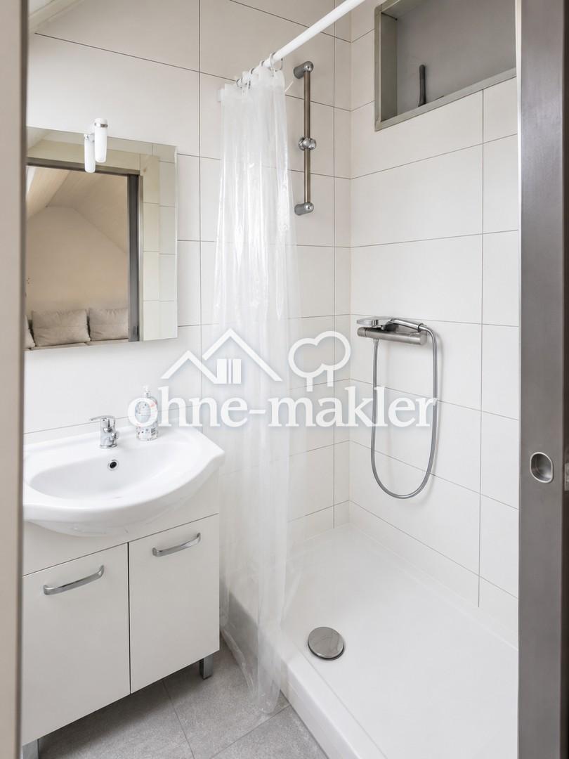 Kompaktes Dachgeschoss-Appartement mit neuer Nolte-Küche, Klima und Stellplatz - Photo 4